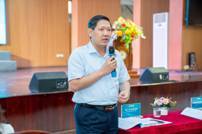 Phó giáo sư, Tiến sĩ Vũ Văn Ninh – Bí thư chi bộ, Trưởng khoa Tài chính doanh nghiệp, Học viện Tài chính (Ảnh: NVCC) 441316842_910276120901842_2312811537065421524_n.jpg