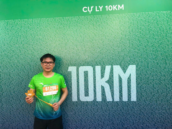Bác sĩ Dương tham gia một cuộc thi marathon cự ly 10km. Ảnh: NVCC. z5790909842750_34502b6633b775deaaf2c30324c0977d.jpg
