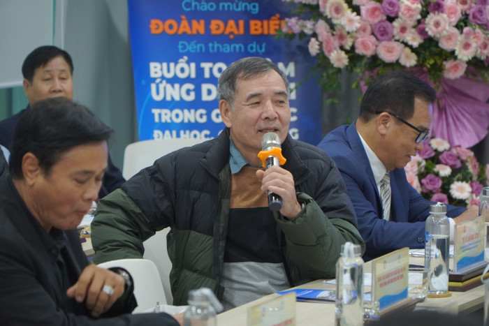 Tiến sĩ Lê Trường Tùng phát biểu bế mạc tọa đàm. Ảnh 13.JPG