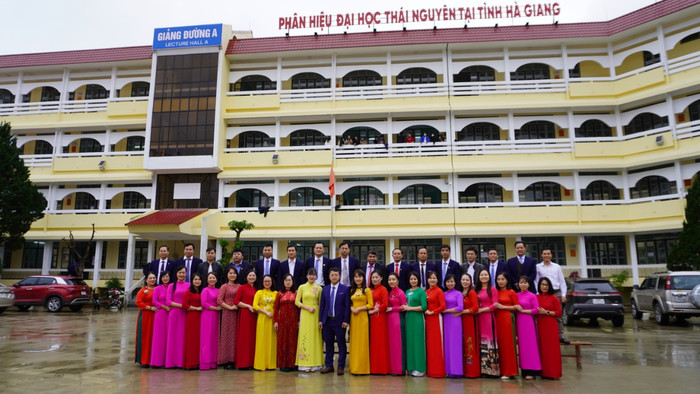 Đội ngũ giáo viên của Phân hiệu Đại học Thái Nguyên tại tỉnh Hà Giang. Ảnh: NTCC. eea6f0dc4f5ee400bd4f12.jpg