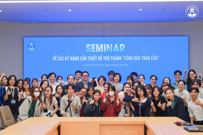 Seminar “Kỹ năng cần thiết để trở thành Công dân toàn cầu” - một chương trình học thuật dành cho sinh viên chuyên ngành Quan hệ quốc tế của Trường Đại học Văn Hiến. Ảnh: NTCC. IMG_9177.jpg