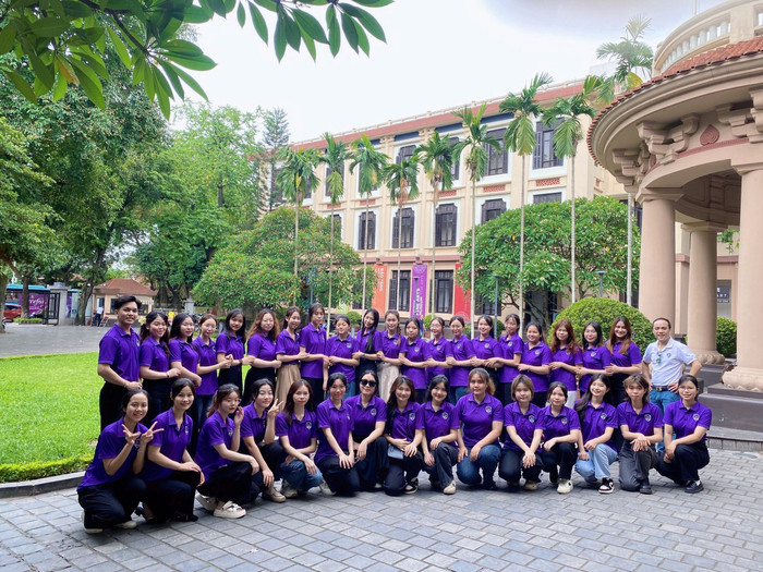 Sinh viên ngành Sư phạm Lịch sử và Địa lý, Trường Đại học Giáo dục tham quan học tập tại Bảo tàng Mỹ thuật Việt Nam (Ảnh: NVCC) 447291903_977307334185095_87203720769779248_n.jpg