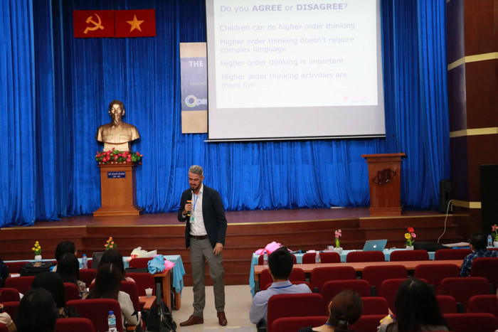 Các giảng viên của Trường Đại học Mở Thành phố Hồ Chí Minh tham gia Hội nghị về Đổi mới sáng tạo trong việc dạy và học ngôn ngữ. Ảnh: NVCC. 18671390_825956570902509_173854256191801577_o.jpg