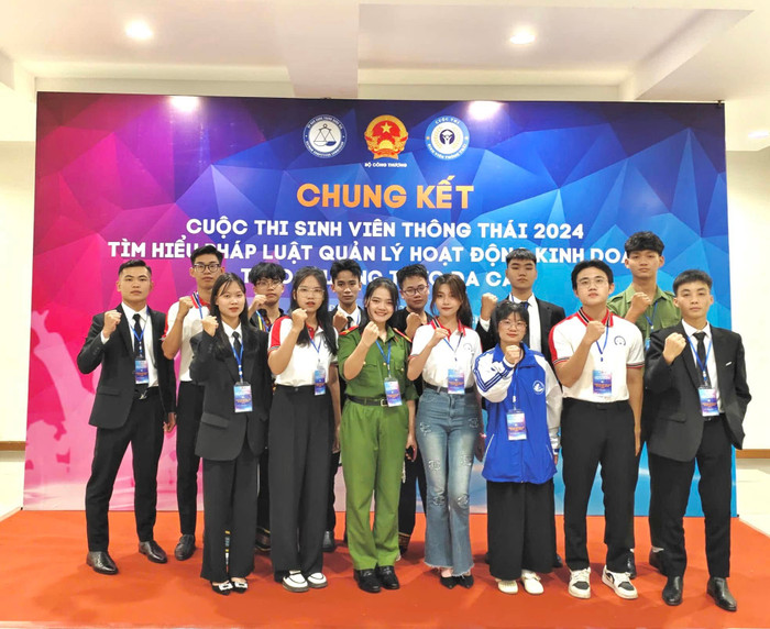 Đội thi đến từ Khoa Luật của Trường Đại học Khoa học (Đại học Thái Nguyên). Ảnh: NTCC. 468300369_1214093143482166_3342699773254653016_n.jpg