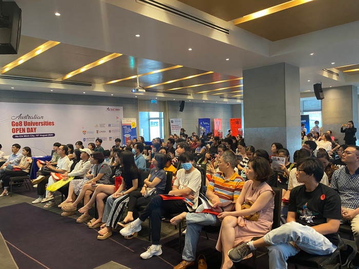 Học sinh và phụ huynh tham gia một buổi tư vấn du học Úc tại Thành phố Hồ Chí Minh. Ảnh: NVCC. Học sinh và phụ huynh tham gia một buổi tư vấn du học Úc tại Thành phố Hồ Chí Minh. Ảnh: NVCC.