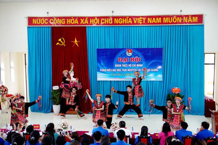 Phân hiệu Đại học Thái Nguyên tại tỉnh Hà Giang là nơi học tập của nhiều con em đồng bào dân tộc thiểu số. Ảnh: NVCC 449085230_883247430507248_2482202362136882629_n.jpg