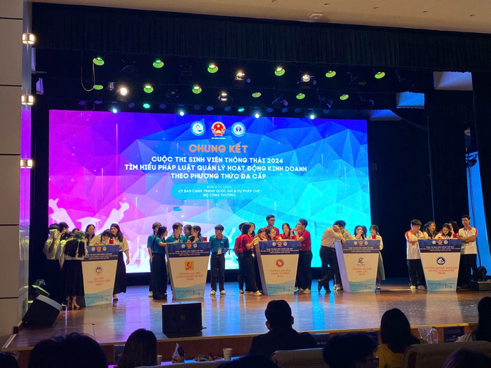 5 đội thi lọt vào chung kết cuộc thi Sinh viên thông thái 2024. Ảnh: NTCC. z6070973259069_1be7740c360f3f040c3cd99e6c7e68e6.jpg