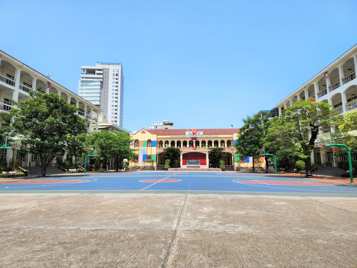 Trường Tiểu học, Trung học cơ sở và Trung học phổ thông Văn Lang là trường ngoài công lập đầu tiên trên địa bàn tỉnh Quảng Ninh đi theo mô hình liên thông 3 cấp chất lượng cao. Ảnh: Website trường 445241503_991721576293889_4096941808467511096_n.jpg