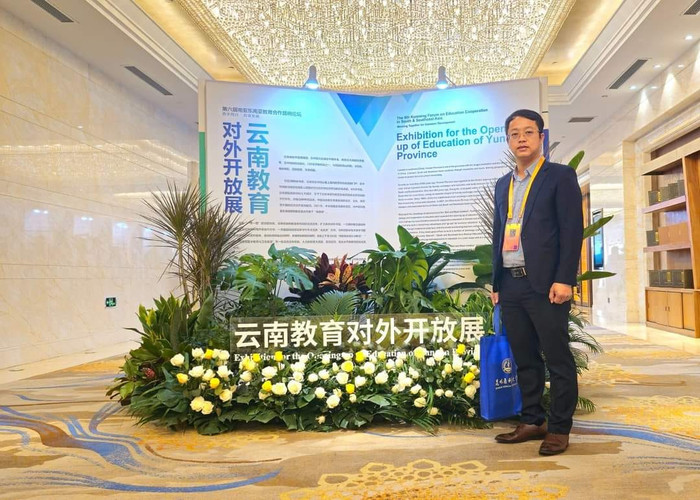 Tiến sĩ Lục Quang Tấn tham gia Diễn đàn Hiệu trưởng các trường đại học tại thành phố Côn Minh, tỉnh Vân Nam, Trung Quốc. Ảnh: NVCC 412375095_760423909456268_6003688356620511342_n.jpg