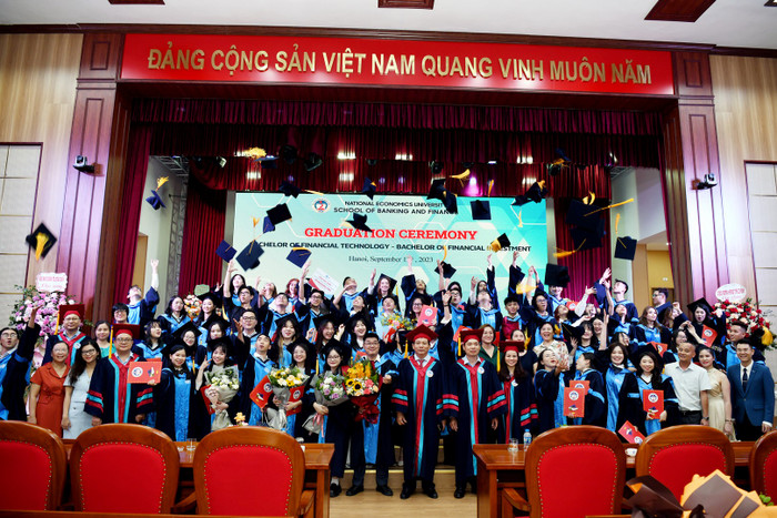 Khóa đầu tiên của chuyên ngành Công nghệ Tài chính, Viện Ngân hàng - Tài chính vừa tốt nghiệp năm 2023 (Ảnh: Website trường) DSC_4162 (Copy).jpg