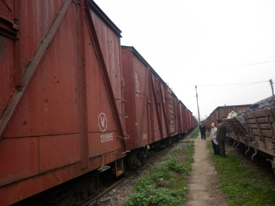 15 toa tàu chở gỗ lậu quý hiếm đang bị giữ tại Ga Giáp Bát (Hà Nội) 15 toa tàu chở gỗ lậu quý hiếm đang bị giữ tại Ga Giáp Bát (Hà Nội)