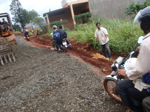 Cán bộ văn hóa thông tin đấm đại biểu HĐND trong cuộc họp ảnh 2 Cán bộ văn hóa thông tin đấm đại biểu HĐND trong cuộc họp ảnh 2