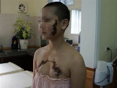 G. và 3 hình xăm G. và 3 hình xăm