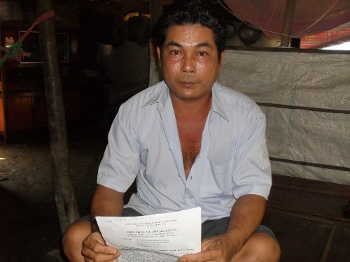 Ông Mật và lá đơn khiếu nại Ông Mật và lá đơn khiếu nại