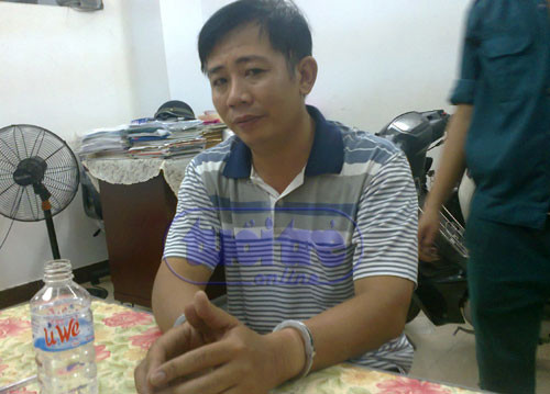 Tạ Chí Hoàng được đưa về nhà riêng khám xét tối 13.12 Tạ Chí Hoàng được đưa về nhà riêng khám xét tối 13.12