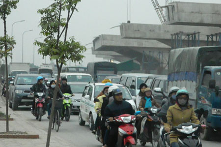 Mặc dù lực lượng cứu hộ đã tích cực ứng cứu... nhưng sau khi dập tắt đám cháy, chiếc xe chỉ còn trơ lại bộ khung Chiếc xe sau vụ cháy chỉ còn lại đống sắt vụn Đám cháy khiến giao thông ách tắc cục bộ gần 1 giờ đồng hồ tại đoạn đường này Mặc dù lực lượng cứu hộ đã tích cực ứng cứu... nhưng sau khi dập tắt đám cháy, chiếc xe chỉ còn trơ lại bộ khung Chiếc xe sau vụ cháy chỉ còn lại đống sắt vụn Đám cháy khiến giao thông ách tắc cục bộ gần 1 giờ đồng hồ tại đoạn đường này