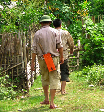 Sau vụ lật xe gỗ lậu ở Nghệ An:Vẫn ồ ạt phá rừng, bán gỗ lậu ảnh 2 Sau vụ lật xe gỗ lậu ở Nghệ An:Vẫn ồ ạt phá rừng, bán gỗ lậu ảnh 2