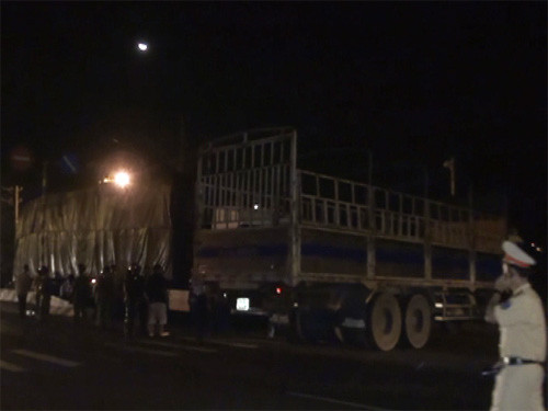 Tạm giam 3 tài xế gây rối tại trạm cân Dầu Giây ảnh 1 Tạm giam 3 tài xế gây rối tại trạm cân Dầu Giây ảnh 1