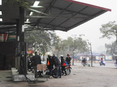 Cửa hàng xăng dầu này bị phát hiện có mẫu xăng pha methanol với hàm lượng cao mà chưa được sự chấp nhận của Bộ KHCN.