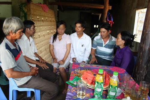 Theo BS Tuấn, cháu L. còn quá nhỏ nhưng mang thai đã gần bảy tháng, khi sinh sẽ rất nguy hiểm.