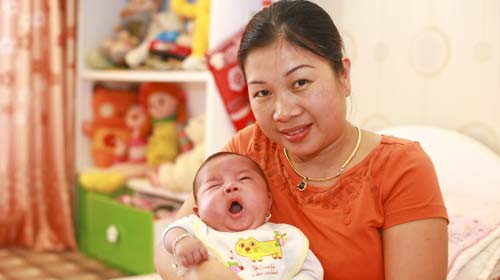 Thuê máy bay, ôtô cứu trẻ sinh non 1,2kg ảnh 1 Thuê máy bay, ôtô cứu trẻ sinh non 1,2kg, Tin tức trong ngày, sinh non, tre so sinh, thue may bay, say thai, san phu, cap cuu, bao, tin tuc, tin hot, tin hay