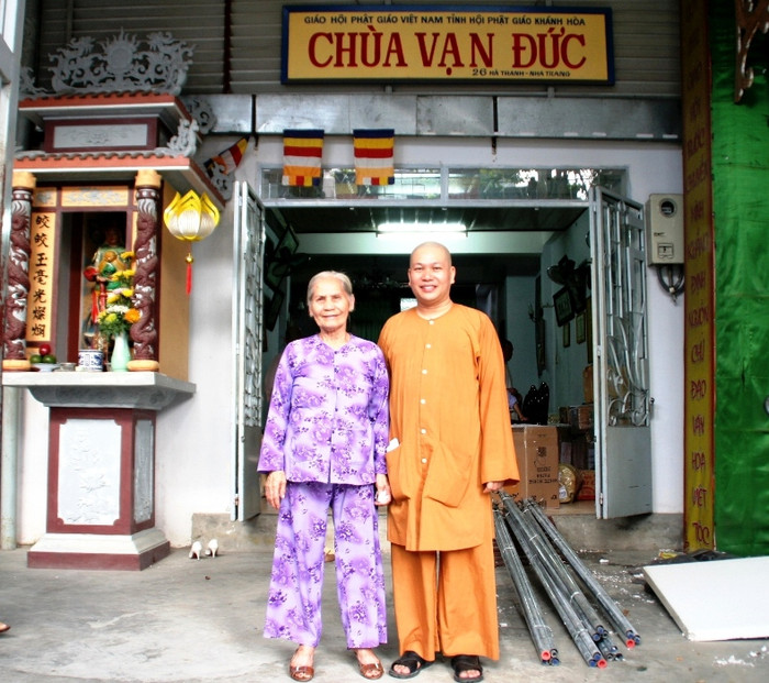 Người mẹ của ông vừa kịp từ Huế vào Khánh Hòa để từ biệt con