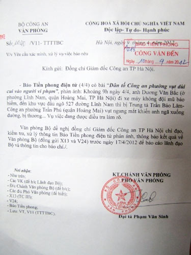 Bộ CA yêu cầu làm rõ vụ CA vụt dùi cui ảnh 1 Bộ CA yêu cầu làm rõ vụ CA vụt dùi cui, Tin tức trong ngày, vut dui cui vao dan, danh nguoi, cong an danh nguoi, vi pham giao thong, vut dui cui, cong an danh dan, cong an, khong doi mu bao hiem, bao, tin tuc, tin hot, tin hay