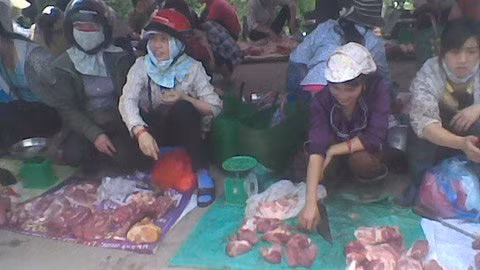 Bữa cơm thịt ôi của công nhân KCN, Tin tức trong ngày, thit oi, bua com cong nhan, cong nhan, cong nhan kcn thang long, thit lon e, thit thoi, bao, tin tuc, tin hot, tin hay