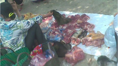 Bữa cơm thịt ôi của công nhân KCN ảnh 3 Bữa cơm thịt ôi của công nhân KCN, Tin tức trong ngày, thit oi, bua com cong nhan, cong nhan, cong nhan kcn thang long, thit lon e, thit thoi, bao, tin tuc, tin hot, tin hay