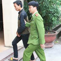 Dẫn giải đối tượng trong một vụ buôn người.