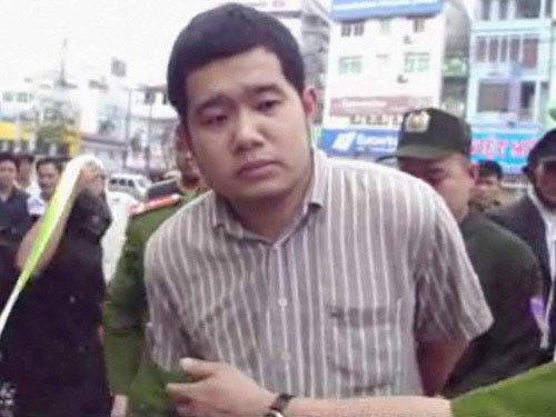 Khởi tố nhân viên Bộ Ngoại giao đâm CSGT ảnh 1 Khởi tố nhân viên Bộ Ngoại giao đâm CSGT, Tin tức trong ngày, dam canh sat, chong nguoi thi hanh cong vu, vi pham giao thong, canh sat 141, nhan vien bo ngoai giao, tan cong canh sat, bao, tin tuc, tin hot, tin hay