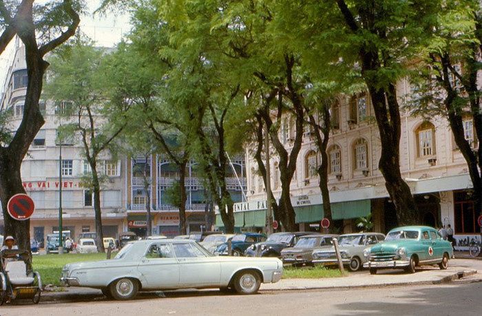 Nhà hàng Continental - đường Tự Do