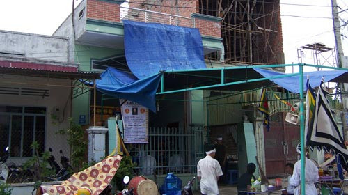 Tường hàng xóm đổ đè sập nhà, cụ bà chết thảm ảnh 2 Tường hàng xóm đổ đè sập nhà, cụ bà chết thảm, Tin tức trong ngày, sap nha, sap nha hang xom, tai nan lao dong, tai nan, bao, tin nhanh, tin hot, tin tuc