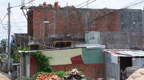 Tường hàng xóm đổ đè sập nhà, cụ bà chết thảm ảnh 1 Tường hàng xóm đổ đè sập nhà, cụ bà chết thảm, Tin tức trong ngày, sap nha, sap nha hang xom, tai nan lao dong, tai nan, bao, tin nhanh, tin hot, tin tuc