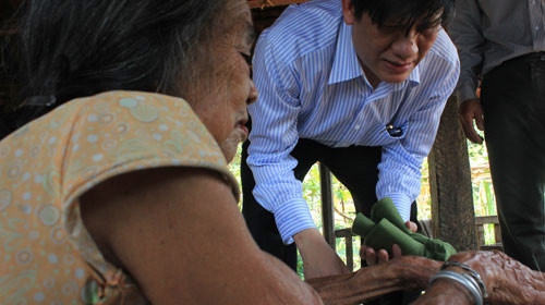 "Bệnh lạ" Quảng Ngãi: Nghi do gạo mốc, Tin tức trong ngày, benh la o quang ngai, benh la, day sung long ban tay ban chan, benh day sung, viem da long ban tay ban chan, benh viem da, benh la gay tu vong, bao, tin hay, tin hot, tin tuc