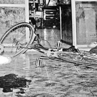 Một trong hai chiếc xe đạp tại hiện trường vụ án.