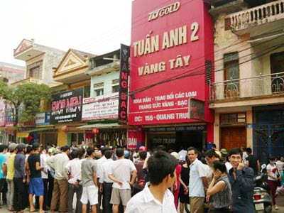 Vụ cướp tiệm vàng bằng súng: Tin mới về nạn nhân ảnh 1 Cướp tiệm vàng bằng súng: Tin mới về nạn nhân, An ninh - Hình sự, cuop tiem vang, tang vat cuop tiem vang, 30 luong vang, xa sung cuop tiem vang, tiem vang thu thanh, vu an, an mang, trong an, cuop vang, vang, bao, bao cong an, bao an ninh