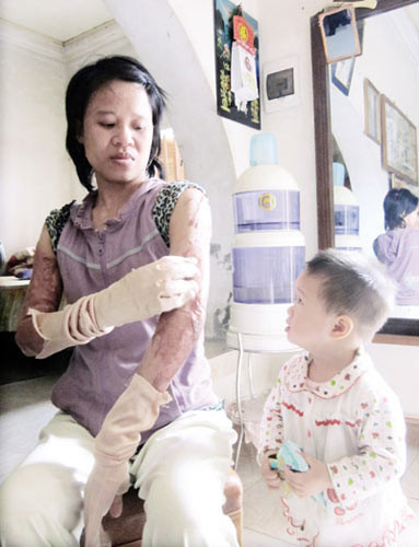 Bi kịch từ vụ cháy ở HP: Chồng đòi ly dị, Tin tức trong ngày, chay xuong may hai phong, chay o hai phong, chay xuong may, hoa hoan, chay nha, chay, chay xuong, nguoi bi thieu chet, bao, tin nhanh, tin hot, tin tuc