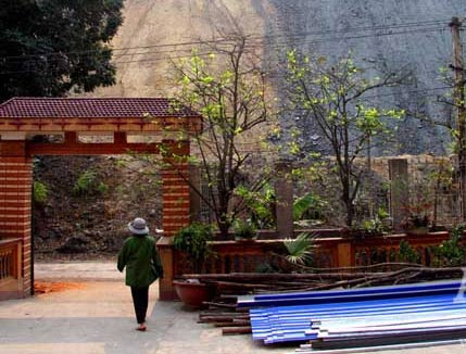 “Khởi tố” sự vô cảm với mạng người ảnh 1 “Khởi tố” sự vô cảm với mạng người, Tin tức trong ngày, sat lo mo than, sat lo o thai nguyen, sat lo bai da, mo than phan me, sat lo bai da, lo bai da, vui lap nguoi, bao, tin nhanh, tin hot, tin tuc