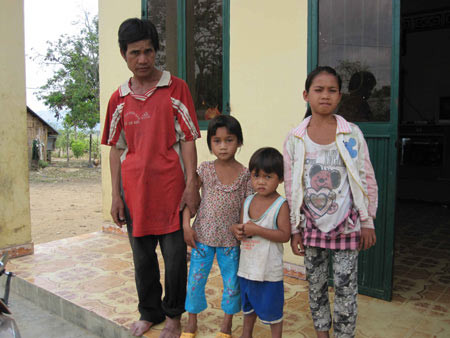 Bi kịch sơn nữ lấy chồng từ thuở 13 ảnh 2 Bi kịch sơn nữ lấy chồng từ thuở 13, Tin tức trong ngày, tao hon, bat chong, lay chong tu thuo 13, e, co thai truoc, an com truoc keng, thieu nu dan toc, bao, tin tuc, tin hot, tin hay