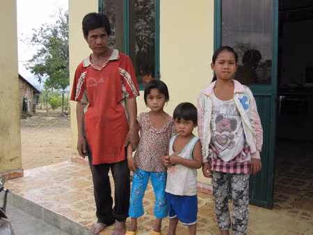 Bi kịch sơn nữ lấy chồng từ thuở 13, Tin tức trong ngày, tao hon, bat chong, lay chong tu thuo 13, e, co thai truoc, an com truoc keng, thieu nu dan toc, bao, tin tuc, tin hot, tin hay