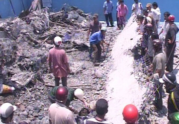 Sập cổng chào khu du lịch, ba người chết ảnh 1