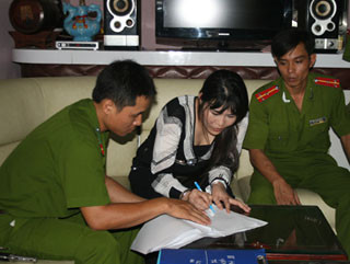 Kết luận điều tra vụ án cô gái bị xăm hình rết lên mặt ảnh 1