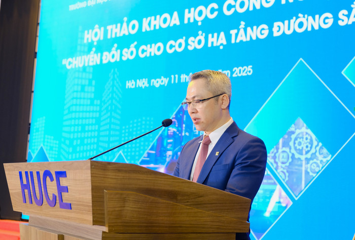 Phó Giáo sư, Tiến sĩ Bùi Phú Doanh – Phó Hiệu trưởng Trường Đại học Xây dựng Hà Nội phát biểu tại Hội thảo. GDVN_ANH (3).JPG