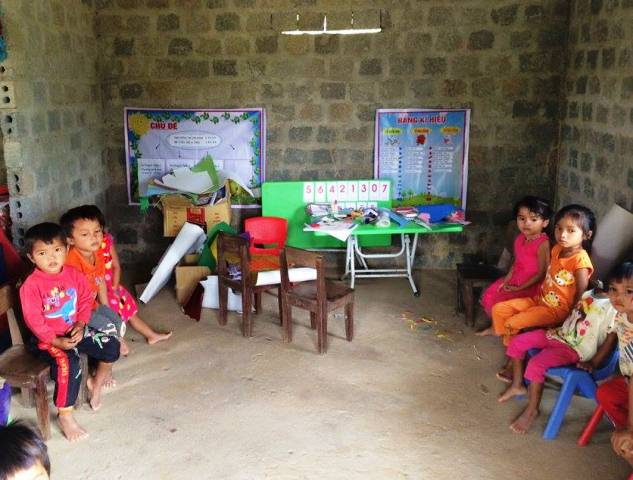 Lớp học mầm non trong căn nhà mượn của dân. (Ảnh: V.T)