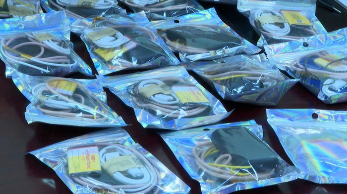 Bộ thiết bị tai nghe siêu nhỏ phục vụ gian lận trong thi cử (Ảnh: CAHP) Bộ thiết bị tai nghe siêu nhỏ phục vụ gian lận trong thi cử (Ảnh: CAHP)