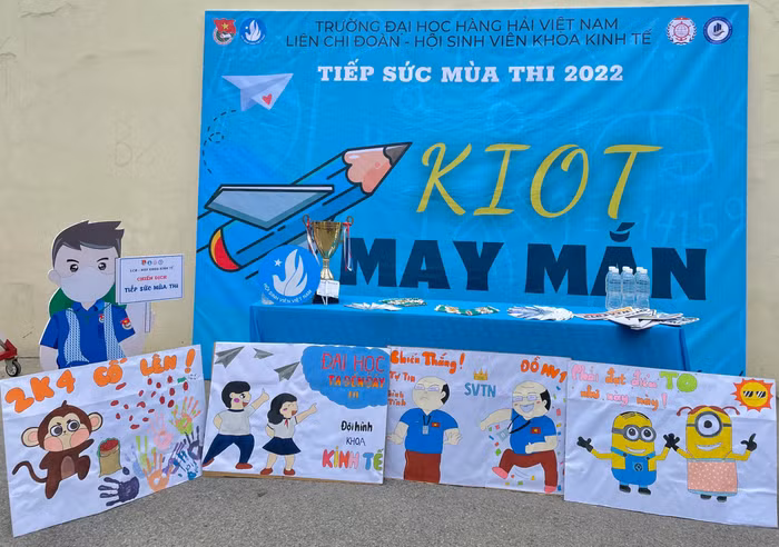 Ki-ot may mắn của đội sinh viên tình nguyện tại điểm thi Trường Trung học phổ thông Hàng Hải (Ảnh: CTV)