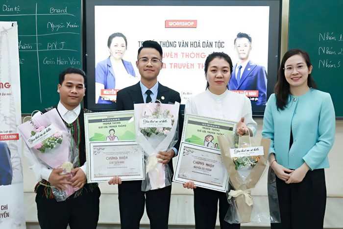 Giảng viên, sinh viên Học viện Dân tộc tham gia truyền thông về văn hóa dân tộc thiểu số tại Học viện Báo chí và Tuyên truyền tháng 01/2025. Ảnh: NVCC. Betterimage.ai_1744906103475.jpeg