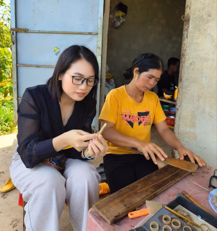 Tìm hiểu nghề làm nhẫn bạc của người Chu ru ở Đạ Hoai, Đơn Dương, Lâm Đồng.jpg