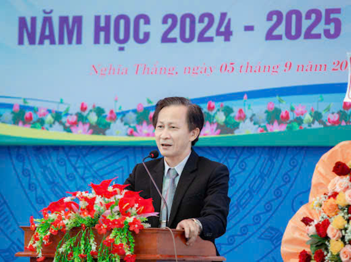 Thầy Nguyễn Phúc Lộc - Hiệu trưởng Trường Trung học cơ sở Nghĩa Thắng (Quảng Ngãi). Ảnh: NVCC. z6292771161332-f882738c161a397a92b00de133a72081-3325-2538.png